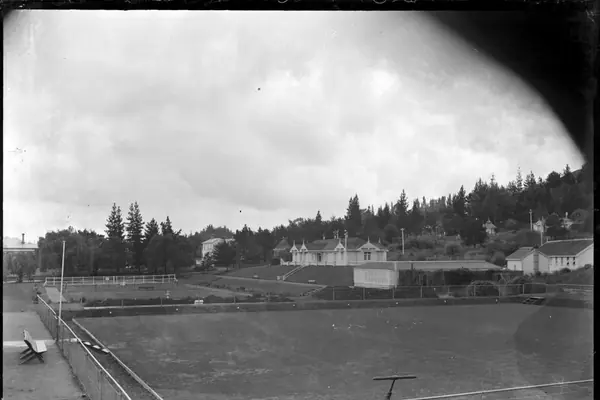 View of the Domain at Te Aroha, with playing fields and the Cadman Bath House. ATLIB 286180