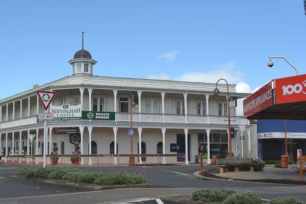 Morrinsville Pub (15292250066)